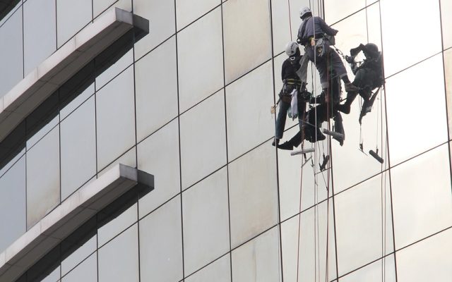 window-cleaner-104890_1280 window-cleaner-104890_1280
